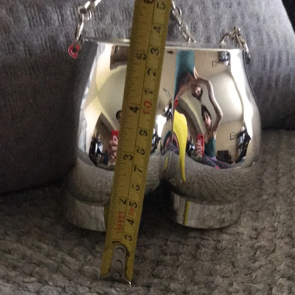 🟦Woman’s Brand New BBL Silver Metallic Crossbody Chain Bag - Picture 4 of 6